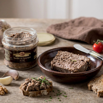 Terrine de campagne à l'ail
